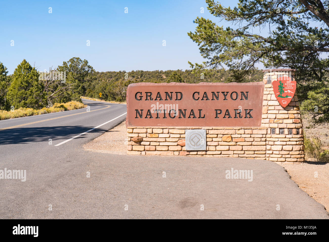 GRAND CANYON, AZ - 22 octobre 2017 : panneau d'entrée pour le Parc National du Grand Canyon, Arizona Banque D'Images
