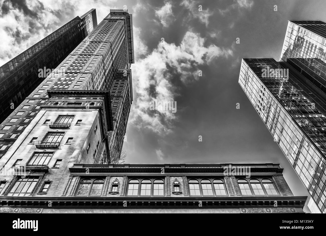 New York City, New York, Etats-Unis, janvier 2018, Manhattan bâtiments ancien et moderne tourné juste en dessous de la rue Banque D'Images