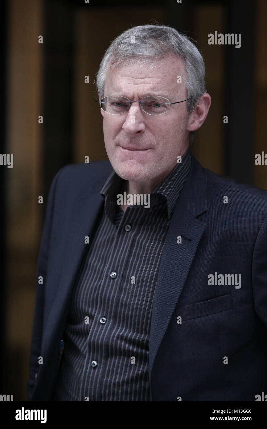 Londres, Royaume-Uni. 26 janvier, 2018. Jeremy Vine l'un des mieux payés de la BBC présentateurs masculins a accepté de prendre baisse de traitement vu quitter la BBC Wogan House studios à Londres Credit : RM Press/Alamy Live News Banque D'Images