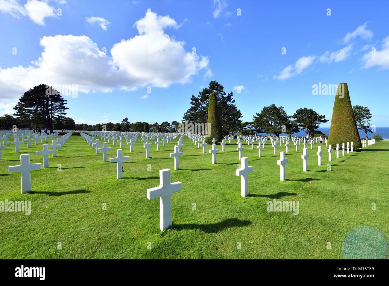 France, Calvados, Omaha Beach, Colleville sur Mer, le cimetière américain de Normandie, croix en marbre blanc Banque D'Images