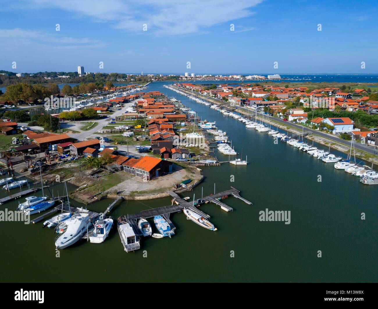 France, Gironde, bassin d'Arcachon, La Teste de Buch, port ostréicole Photo  Stock - Alamy