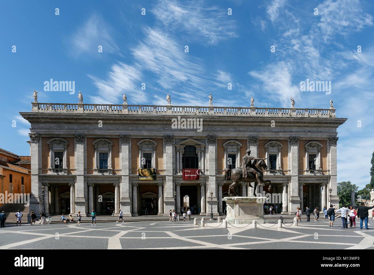 L'Italie, Latium, Rome, le centre historique classé au Patrimoine Mondial de l'UNESCO, la Piazza del Campidoglio (Place du Capitole), le Pallazo Nuovo, Marc Aurèle statue Banque D'Images