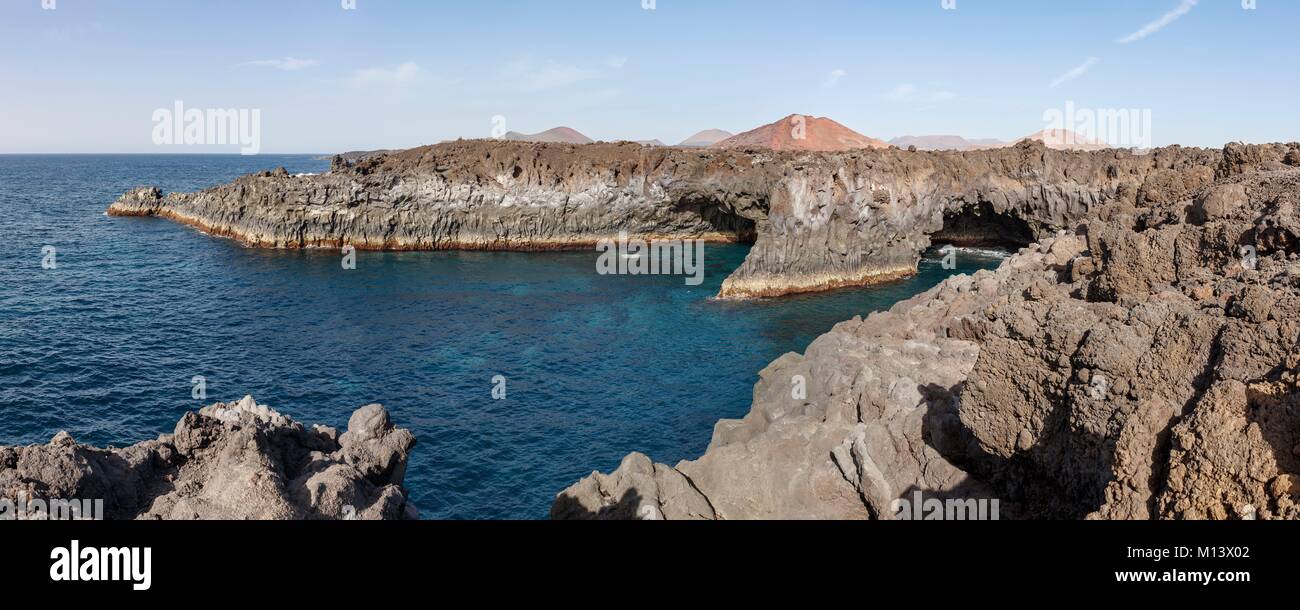 Espagne, Canaries, Lanzarote Island, Los Hervideros, grottes de lave au bord de la mer Banque D'Images