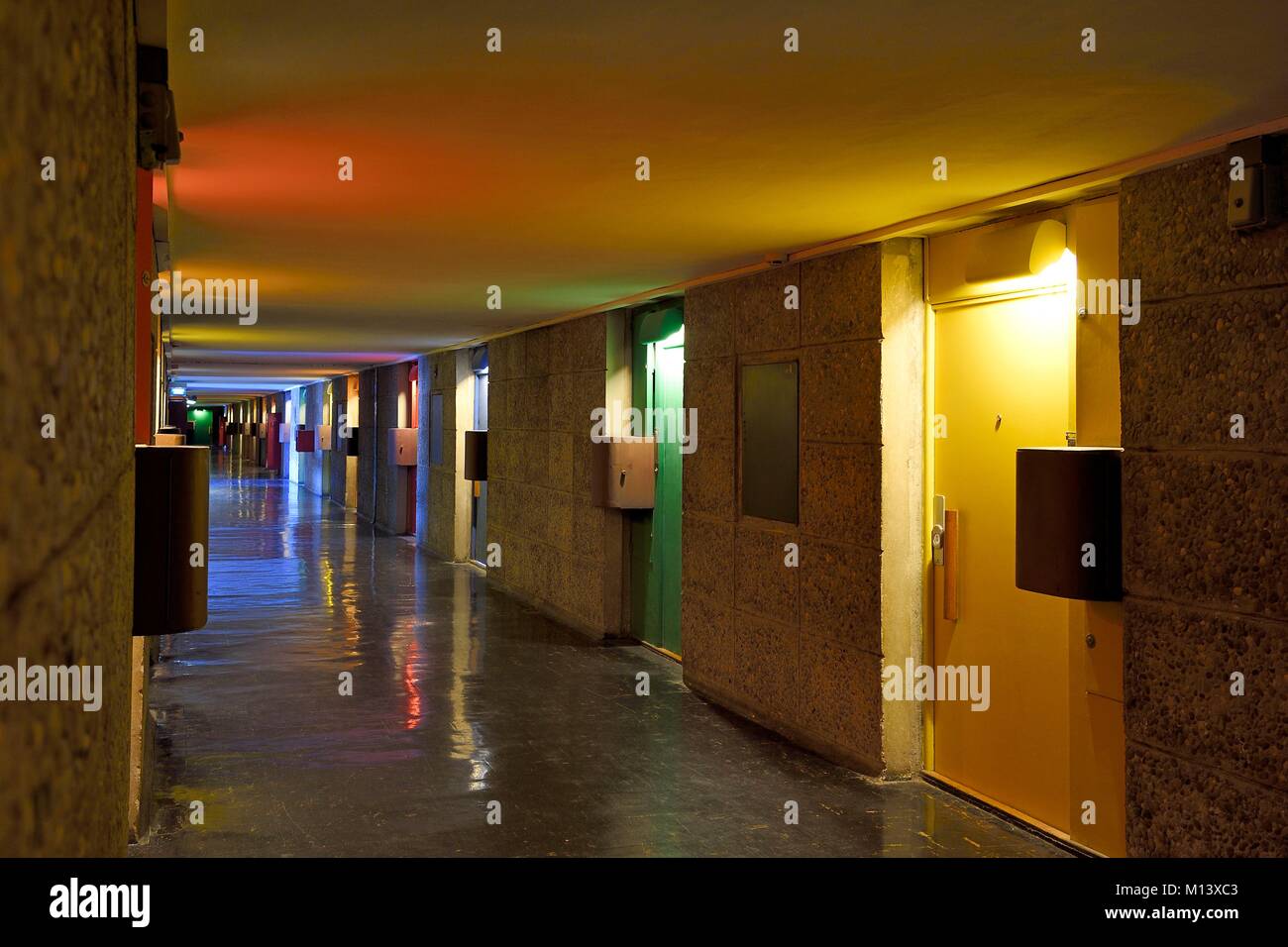 France, Bouches du Rhône, Marseille, l'oeuvre architecturale de Le Corbusier, inscrite au Patrimoine Mondial de l'UNESCO, Cité Radieuse ou Cité radieuse de Le Corbusier, rue de l'intérieur Banque D'Images