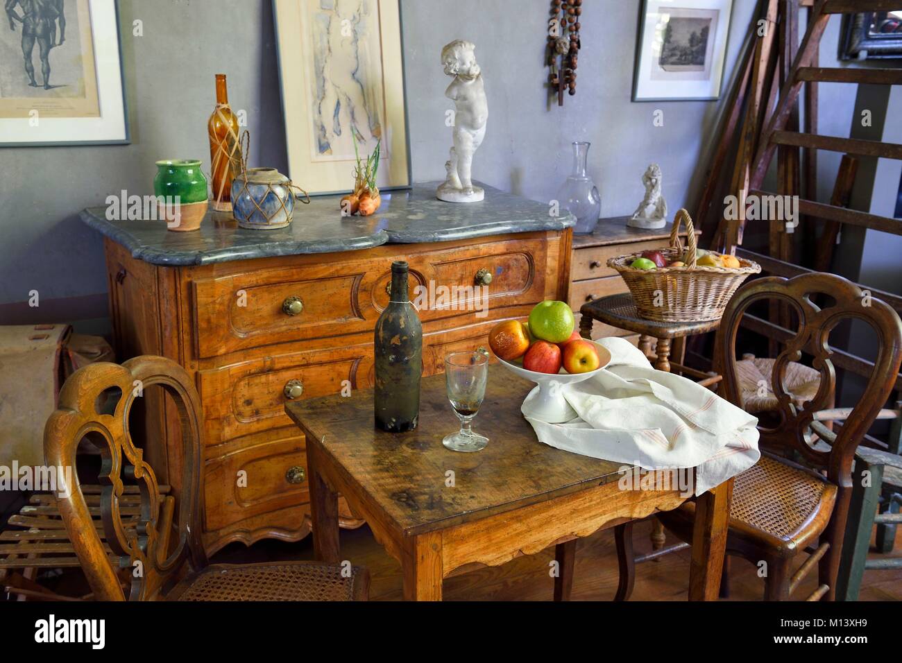 France, Bouches du Rhone, Aix en Provence, l'atelier de Paul Cézanne (atelier de Cézanne) sur la Lauves&# x2019 ; Hill avec le mobilier et les accessoires qu'il a utilisé, mention obligatoire Banque D'Images