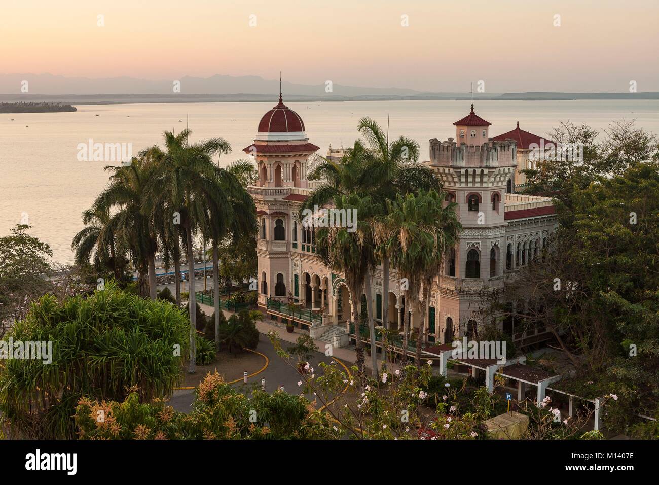 Cuba, province de Cienfuegos, Cienfuegos, district de Punta Gorda, le Palacio de Valle construit en 1917 de style oriental, convertie en un hôtel-restaurant Banque D'Images