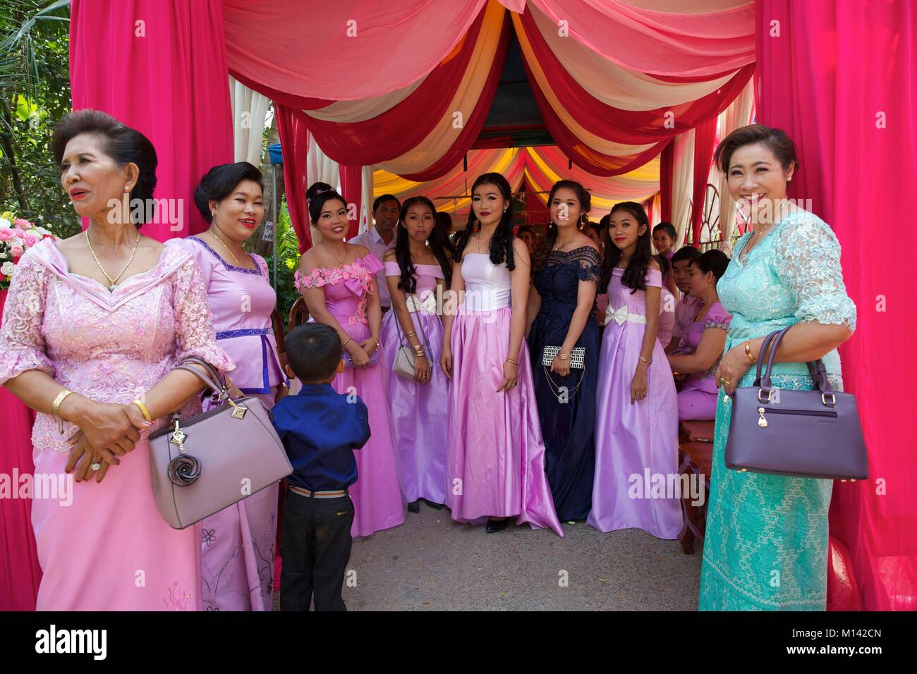 Cambodge Battambang De Femme En Tenue De Cérémonie à L