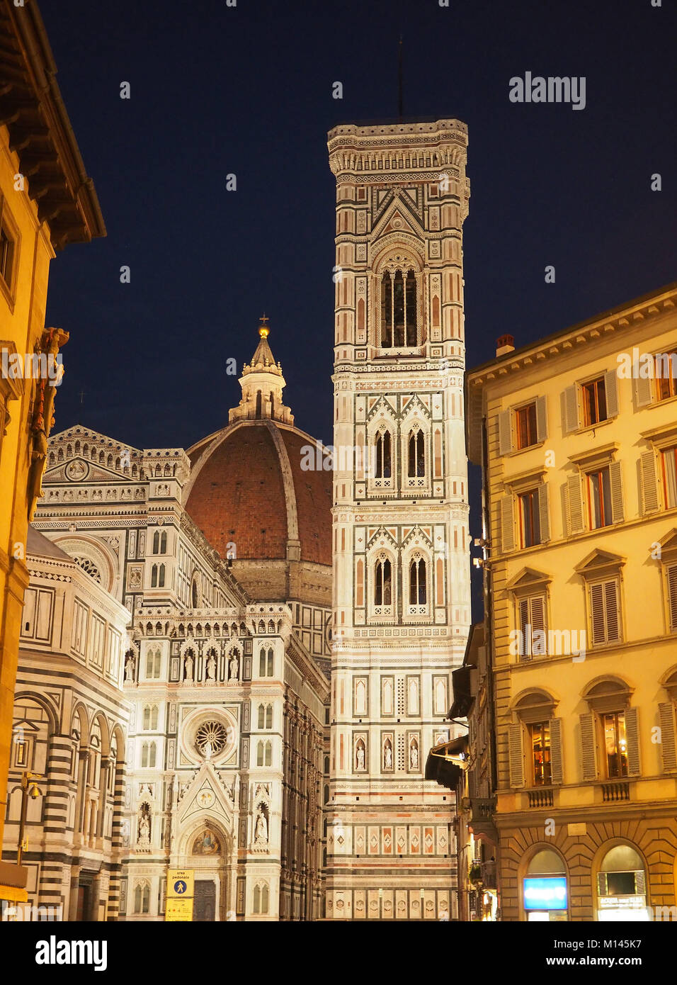 L'Europe,Italie,Toscane,Florence,clocher de Giotto à renaissance Basilique de Santa Maria del Fiore à la place du Duomo Banque D'Images