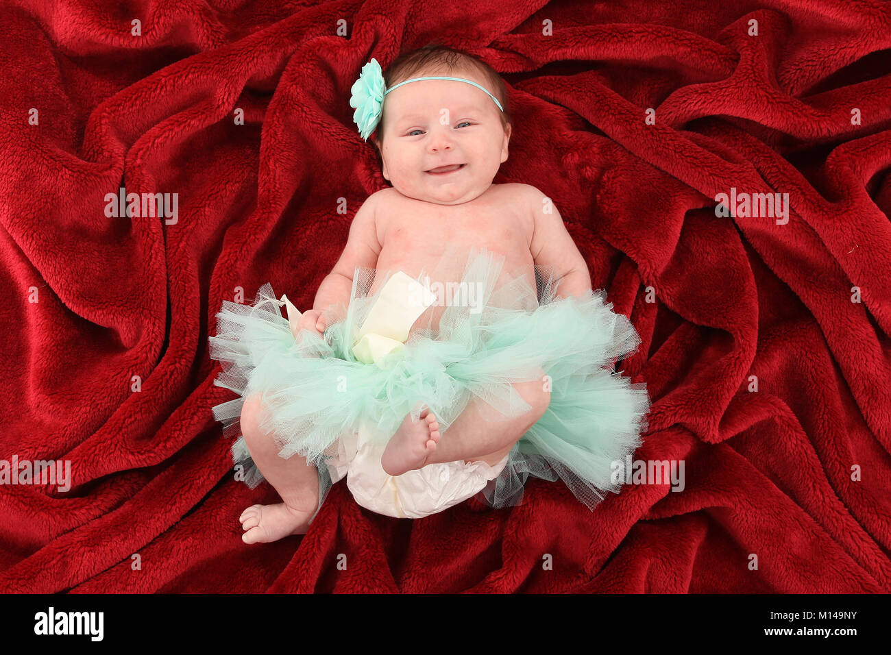 6 Semaine Baby Girl Dans Lit Bebe En Tutu Photo Stock Alamy