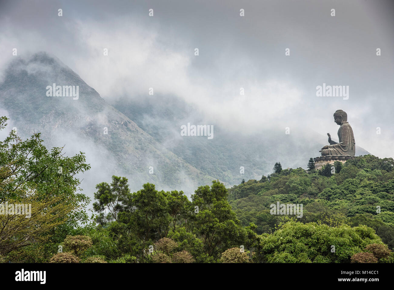 Monument de Bouddha dans les montagnes de l'île de tau Lan Hong Kong. Banque D'Images