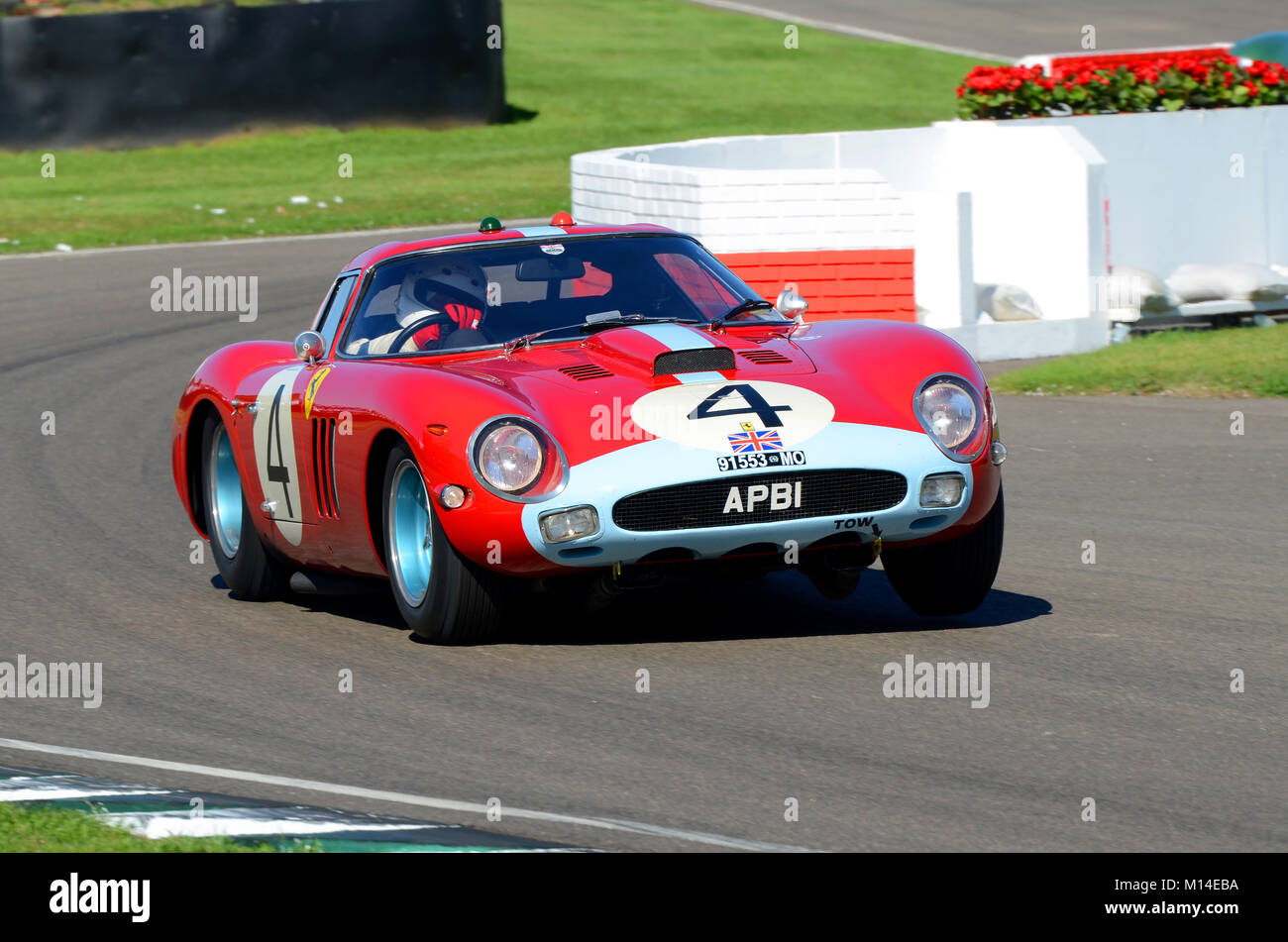 1964 Ferrari 250 GTO administré par Anthony Bamford conduit par Christian Horner dans le RAC TT de célébrations au Goodwood Revival Banque D'Images