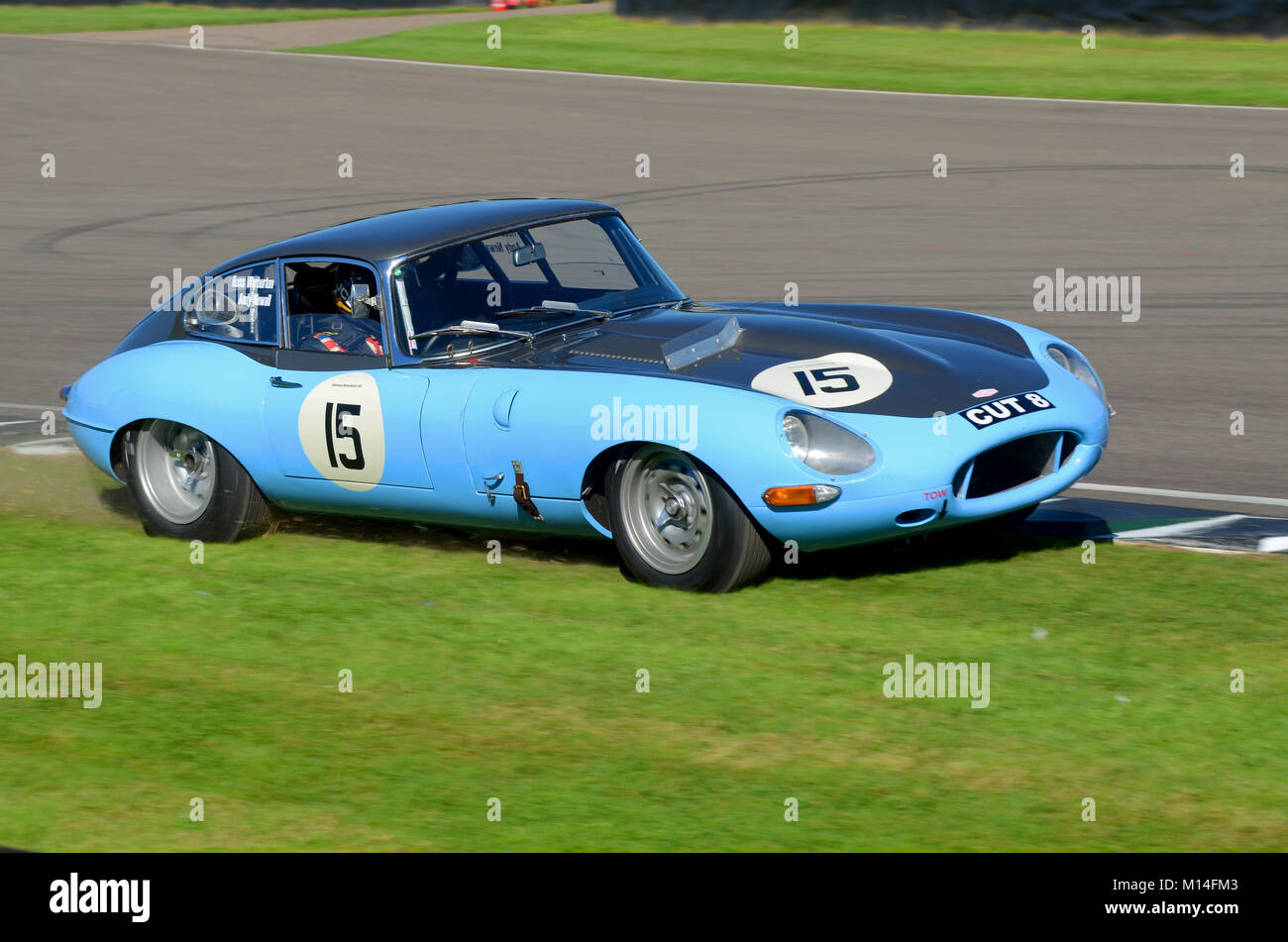 1962 Jaguar E Type voiture appartenant à Ross Warburton et rasée par Andy Newall dans le RAC TT Celebration au Goodwood Revival Banque D'Images
