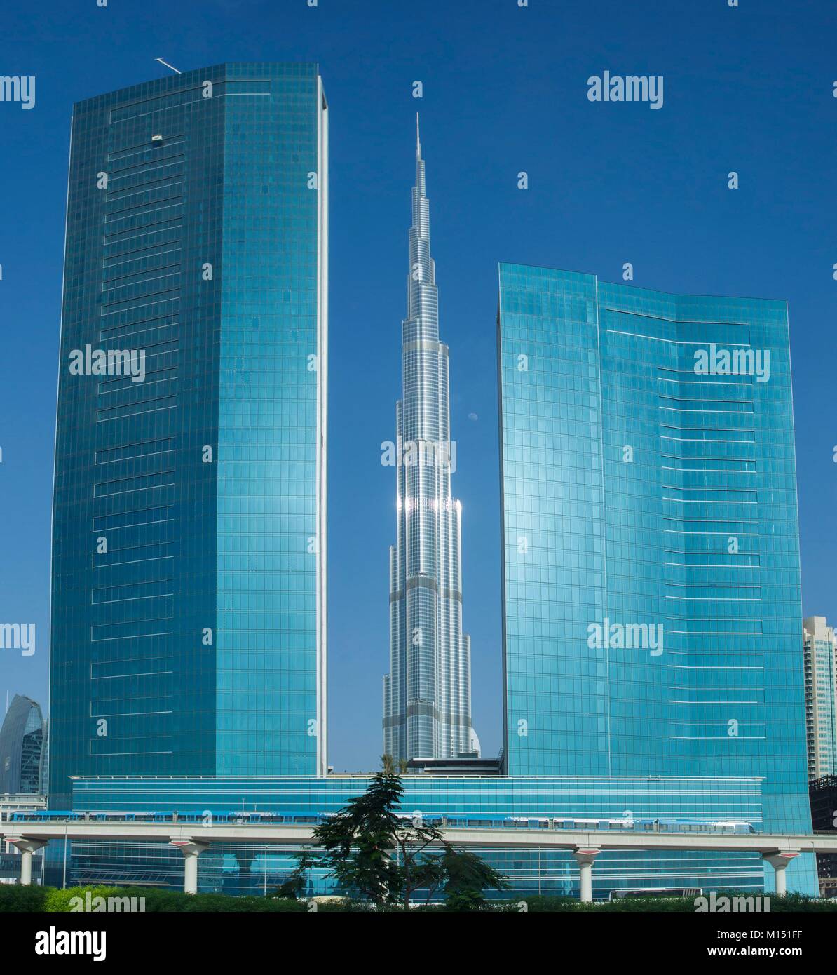 Emirats Arabes Unis, Dubaï, Burj Khalifa et le Sofitel hotel Banque D'Images