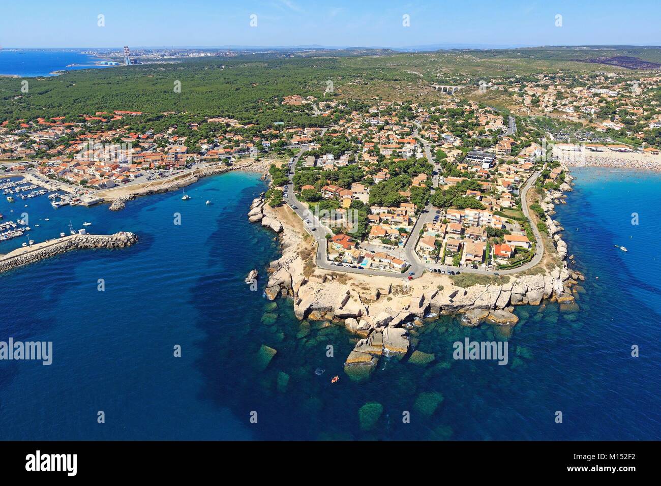 France, Bouches du Rhône, Martigues, la Couronne Carro, quartier plage sur  la gauche, l'anse du Verdon, plage de La Saulce sur la droite (vue aérienne  Photo Stock - Alamy