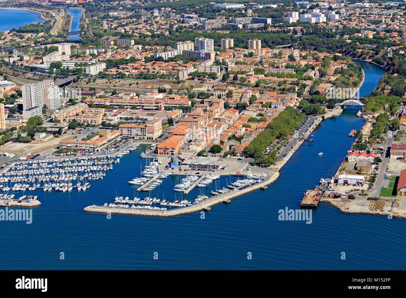 France, Bouches du Rhône, du golfe de Fos sur Mer, Port de Bouc, Port  Renaissance et le Canal de navigation (vue aérienne Photo Stock - Alamy