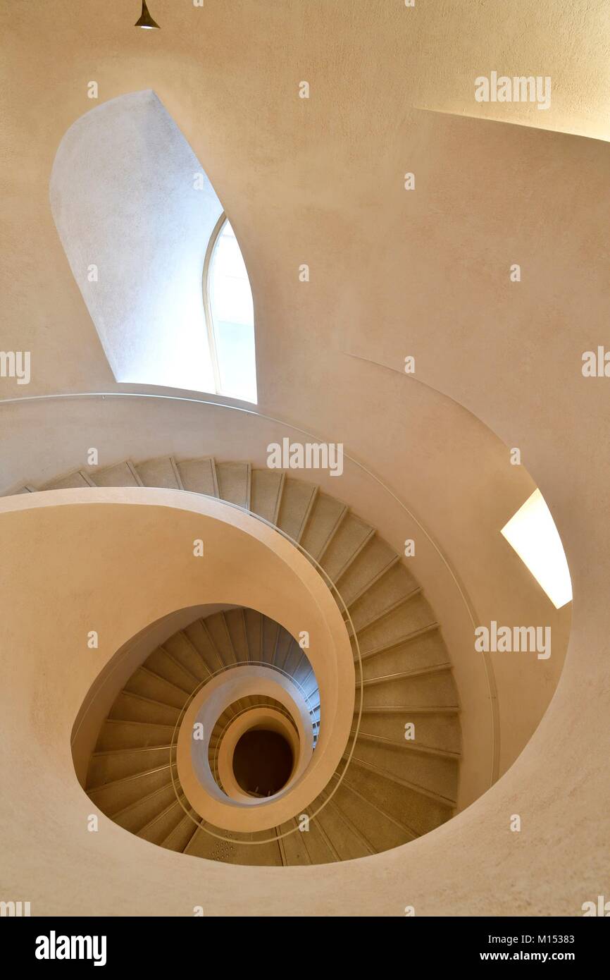 La France, Haut Rhin, Alsace, Colmar, Musée Unterlinden, escalier Banque D'Images