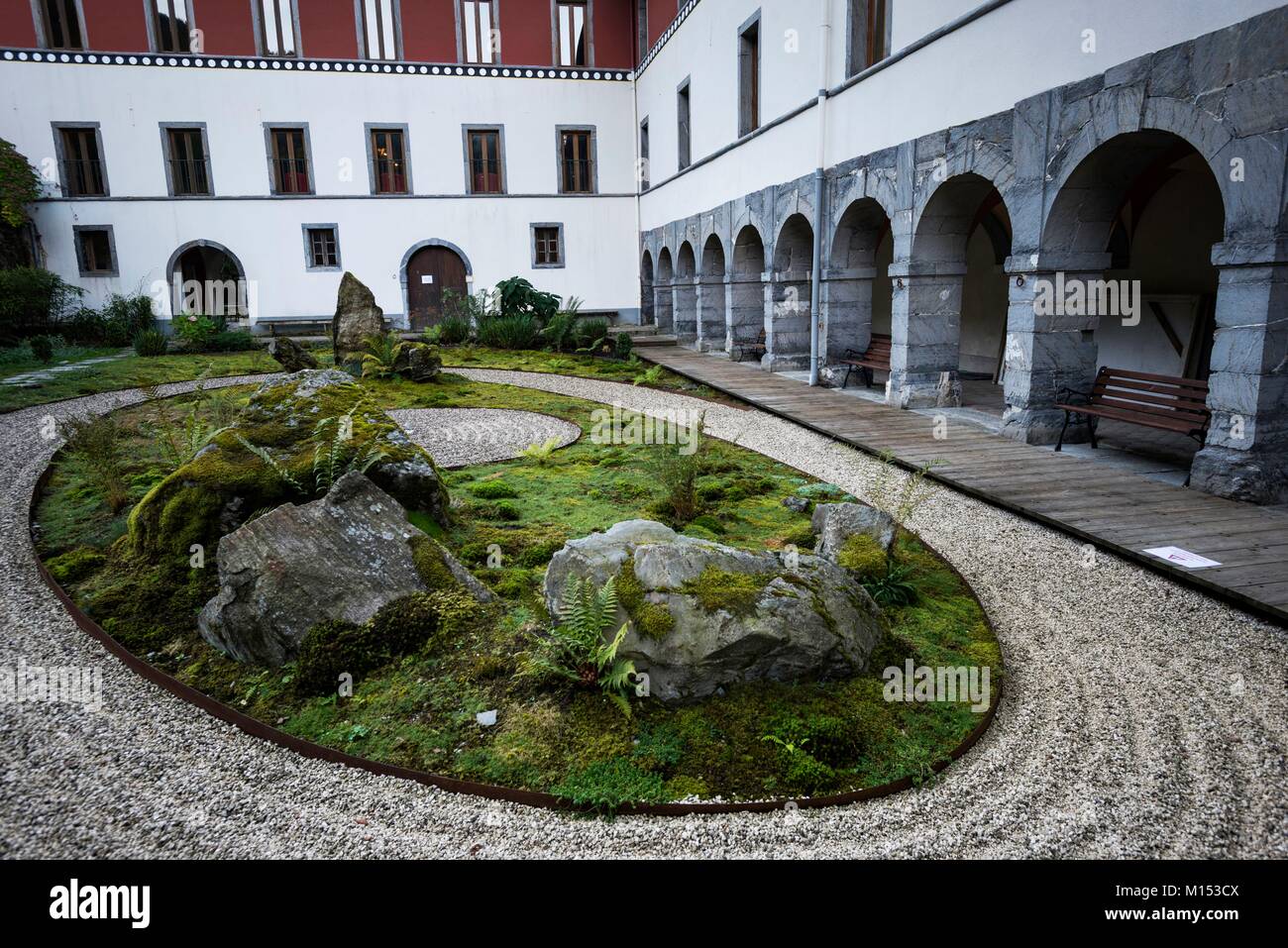 France, Savoie, Arvillard, hameau de Saint Hugon, institut Karma Ling, centre et monastère bouddhiste, l'ancienne chartreuse et au jardin zen Banque D'Images