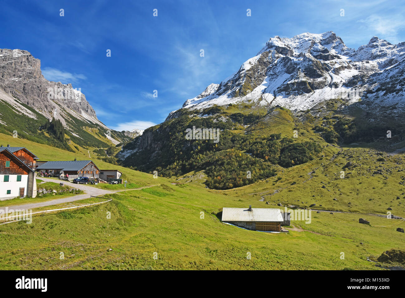 Alp Klesenza avec Rote Wand montagne à une belle journée d'automne. Vorarlberg, Autriche Banque D'Images