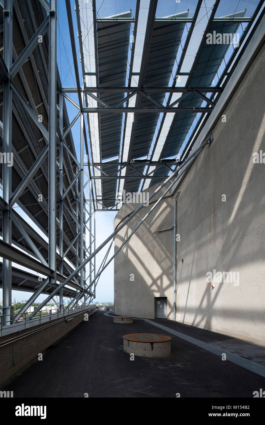 Energiebunker' dans 'Hamburg-Wilhelmsburg. A WW II-Bunker convertie en eco-friendly installation de cogénération, l'énergie solaire) et d'énergie. Banque D'Images