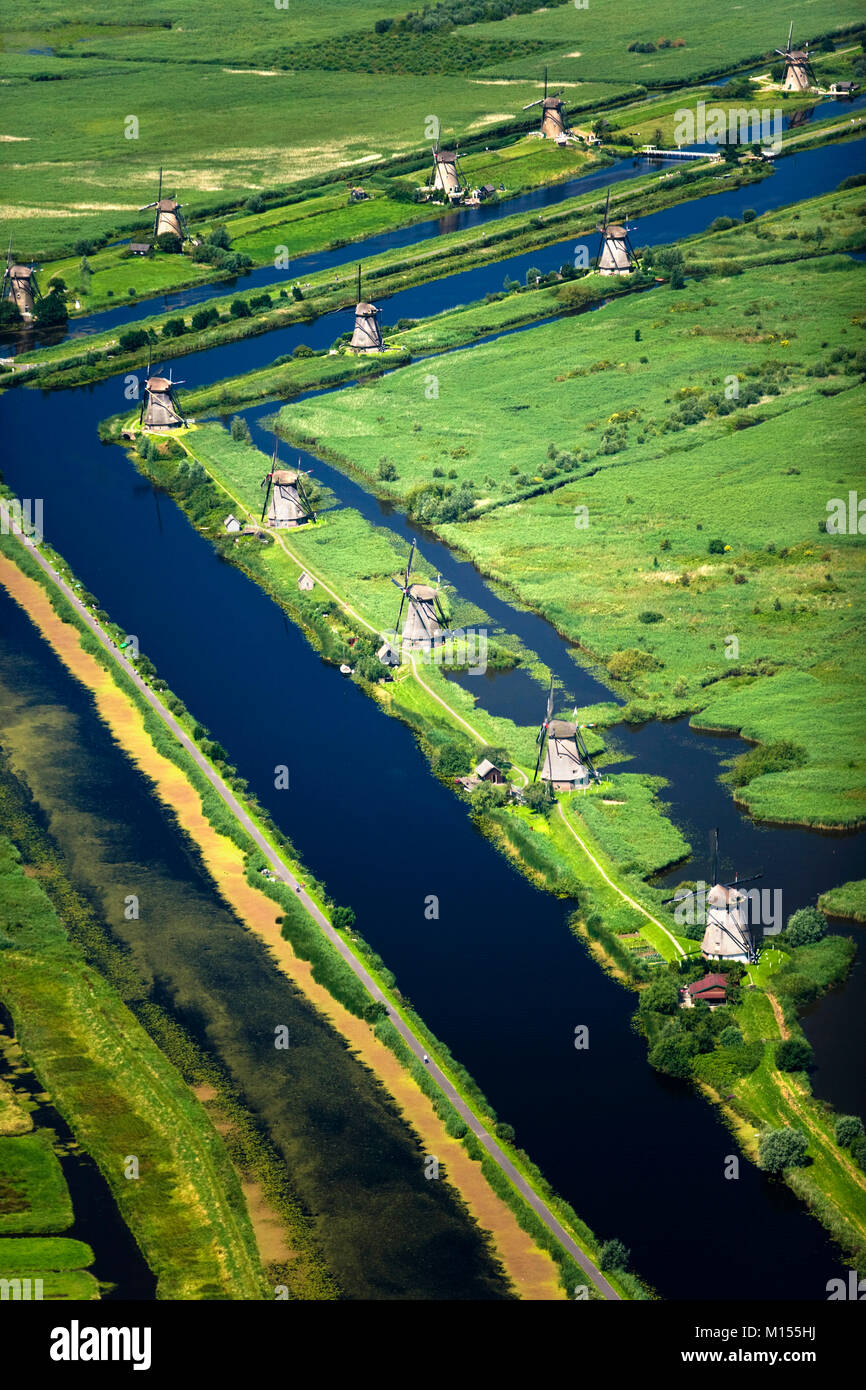 Les Pays-Bas, Kinderdijk près de Rotterdam. Les moulins à vent en polder. Vue aérienne. Unesco World Heritage Site. Banque D'Images