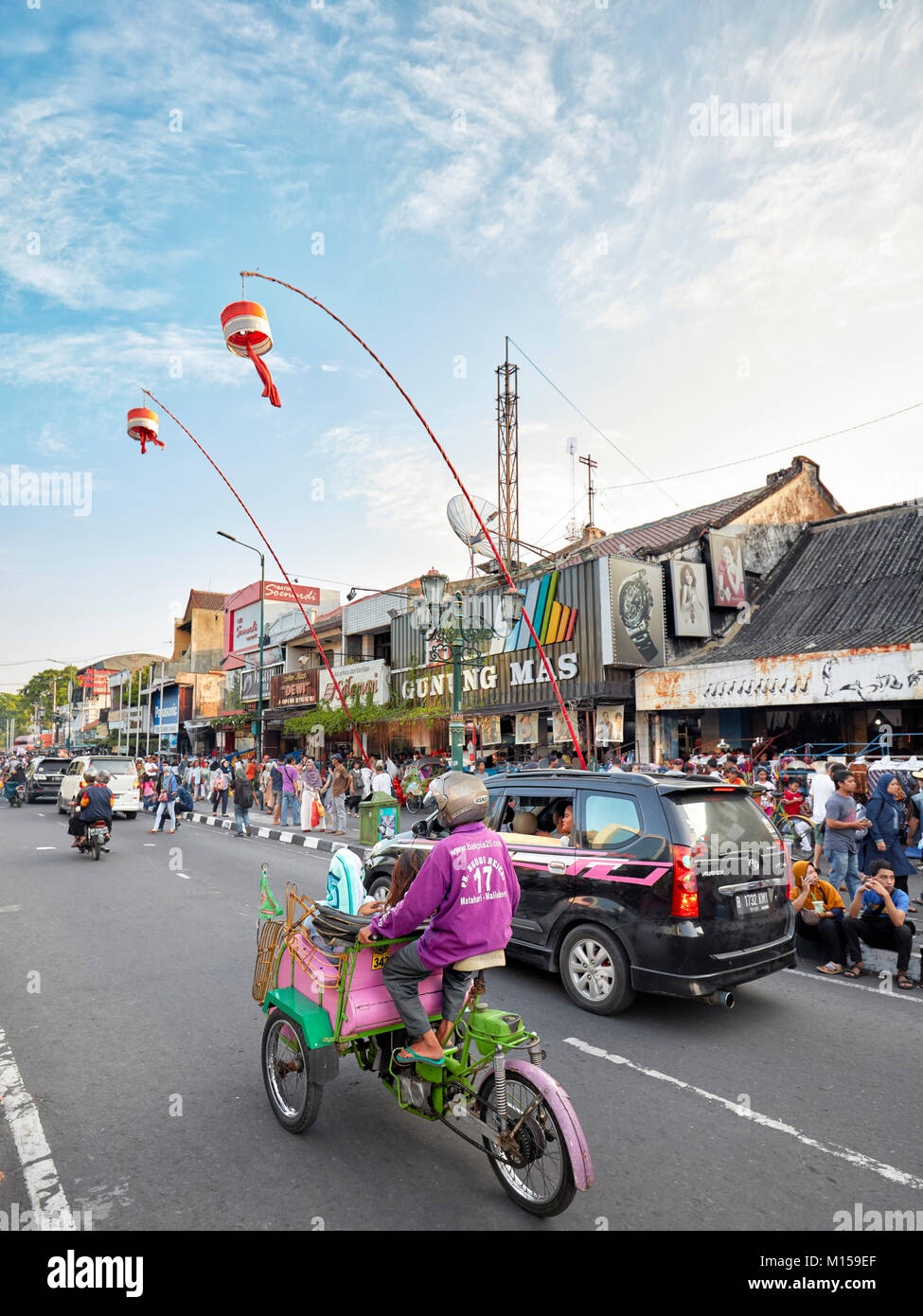 Le trafic sur la rue Malioboro. Yogyakarta, Java, Indonésie. Banque D'Images