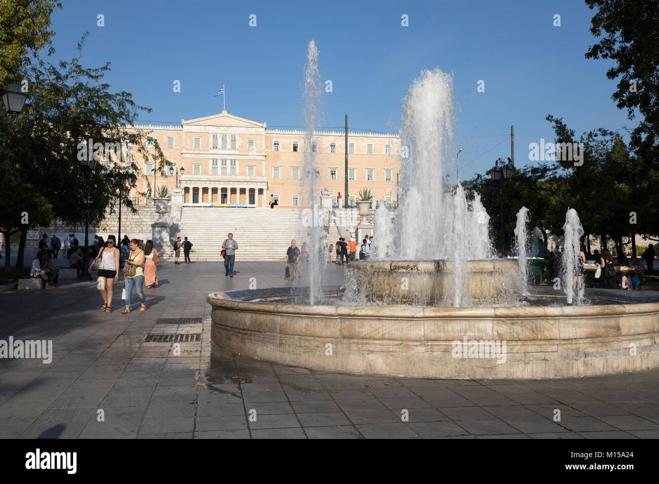 La Place Syntagma avec le Vieux Palais Royal, Athènes, Grèce, Europe Banque D'Images