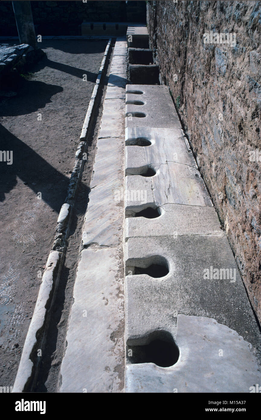 Gréco-Romaine antique de latrines, de toilettes publiques ou communautaires, des latrines Banque D'Images