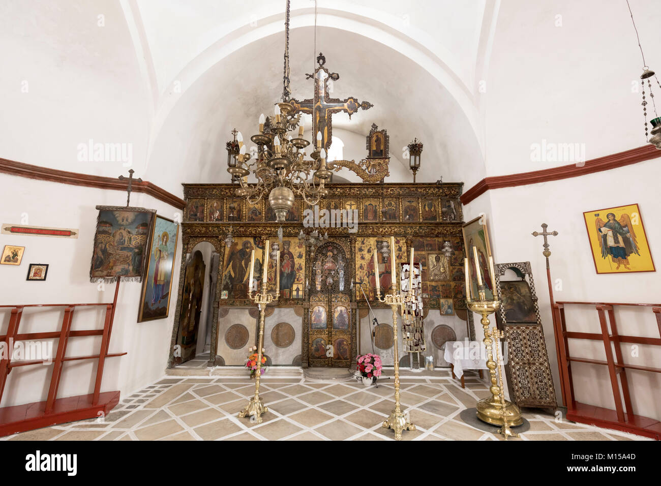 Intérieur du monastère Moni Taxiarchon dans nord-est de l'île, Serifos, Cyclades, Mer Égée, îles grecques, Grèce, Europe Banque D'Images