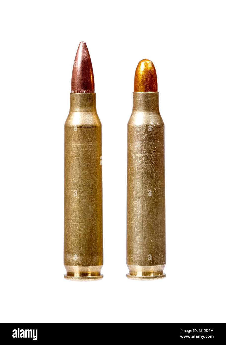Deux balles de fusil sur fond blanc. Banque D'Images
