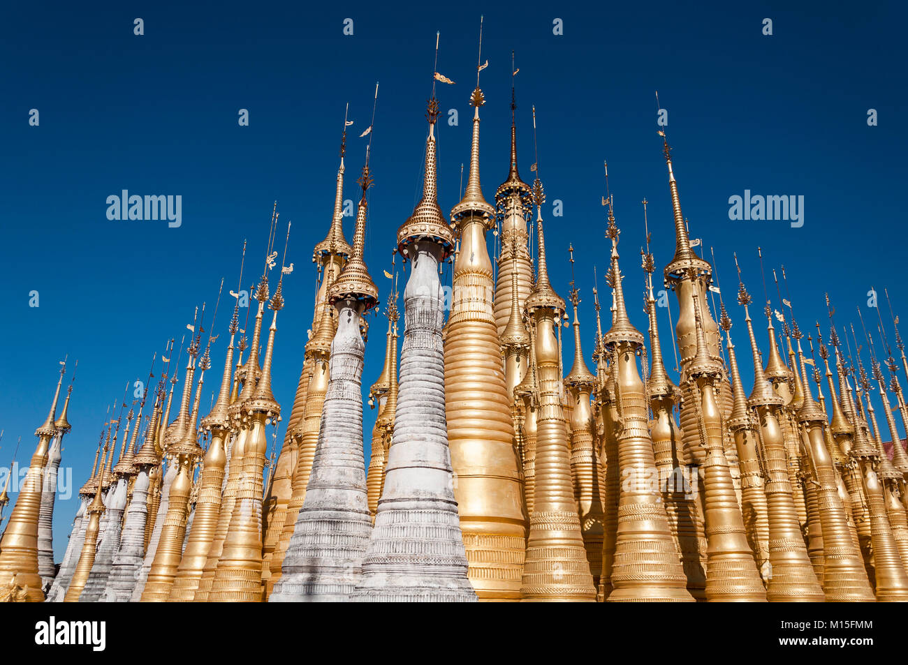 Lac Inle, MYANMAR - NOVEMBRE 2016 : Inle Lake, est un lac d'eau douce situé dans le district de Taunggyi Nyaungshwe Township de l'État de Shan, partie de Sh Banque D'Images