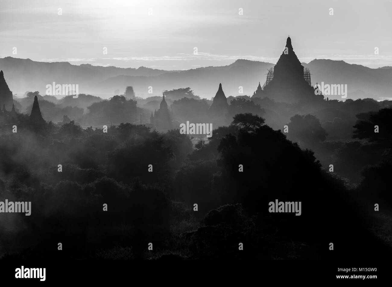 BAGAN, MYANMAR - NOVEMBRE 2016 : Bagan, également orthographié païenne, sur les rives de la rivière Ayerwaddy, abrite le plus grand salon de temples bouddhistes, pago Banque D'Images