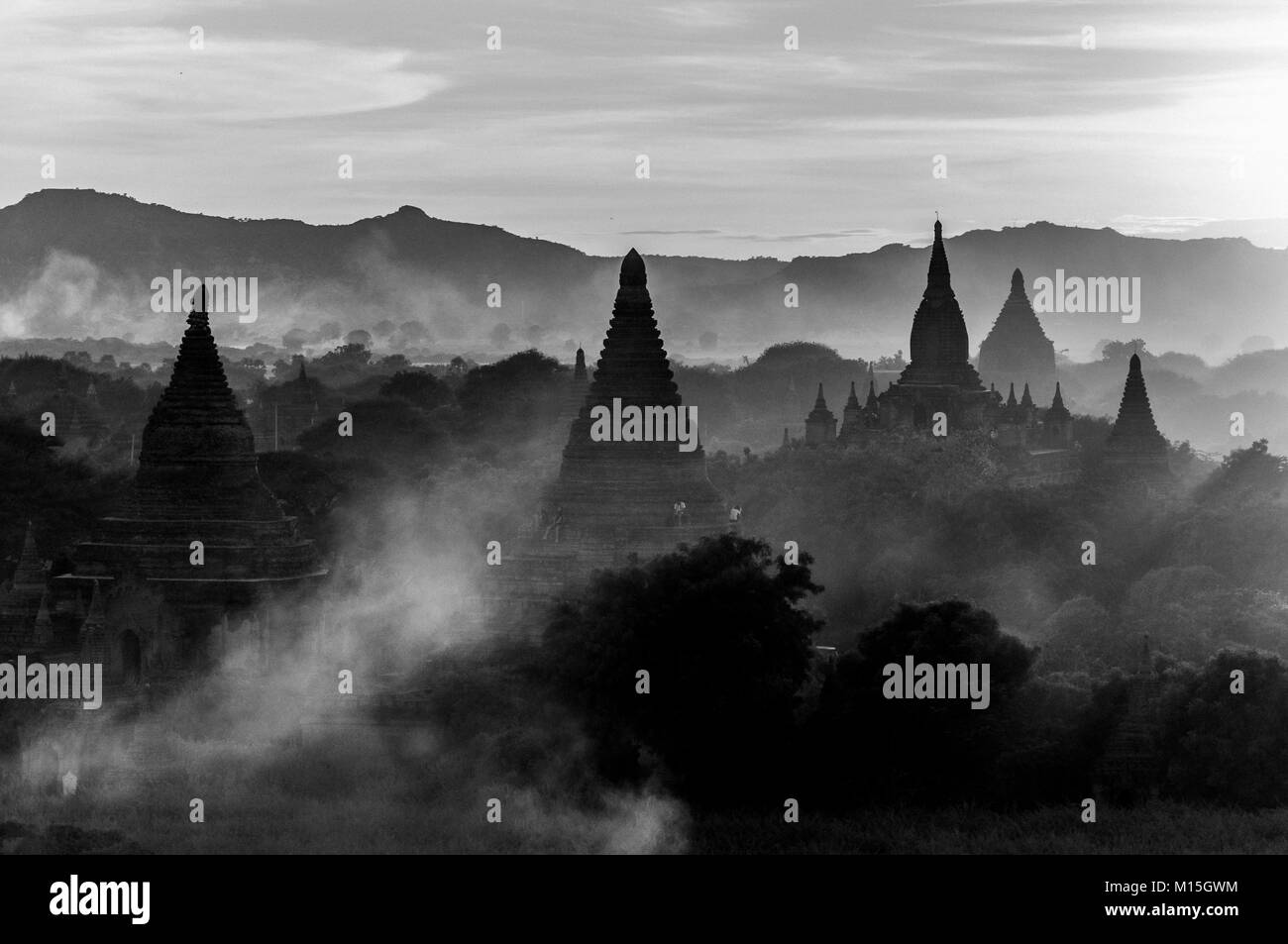 BAGAN, MYANMAR - NOVEMBRE 2016 : Bagan, également orthographié païenne, sur les rives de la rivière Ayerwaddy, abrite le plus grand salon de temples bouddhistes, pago Banque D'Images
