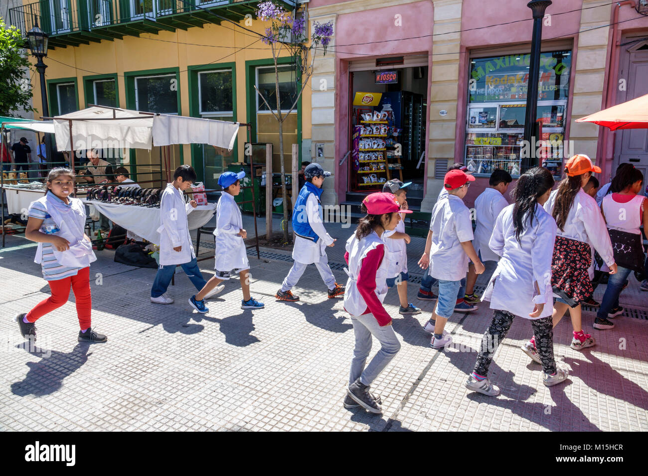 Buenos Aires Argentine,Caminito Barrio de la Boca,hispanique hispanique Latin Latino Latinos,hispanique latino Latinos,hispanophone,garçons,garçon enfant enfant enfant Childre Banque D'Images