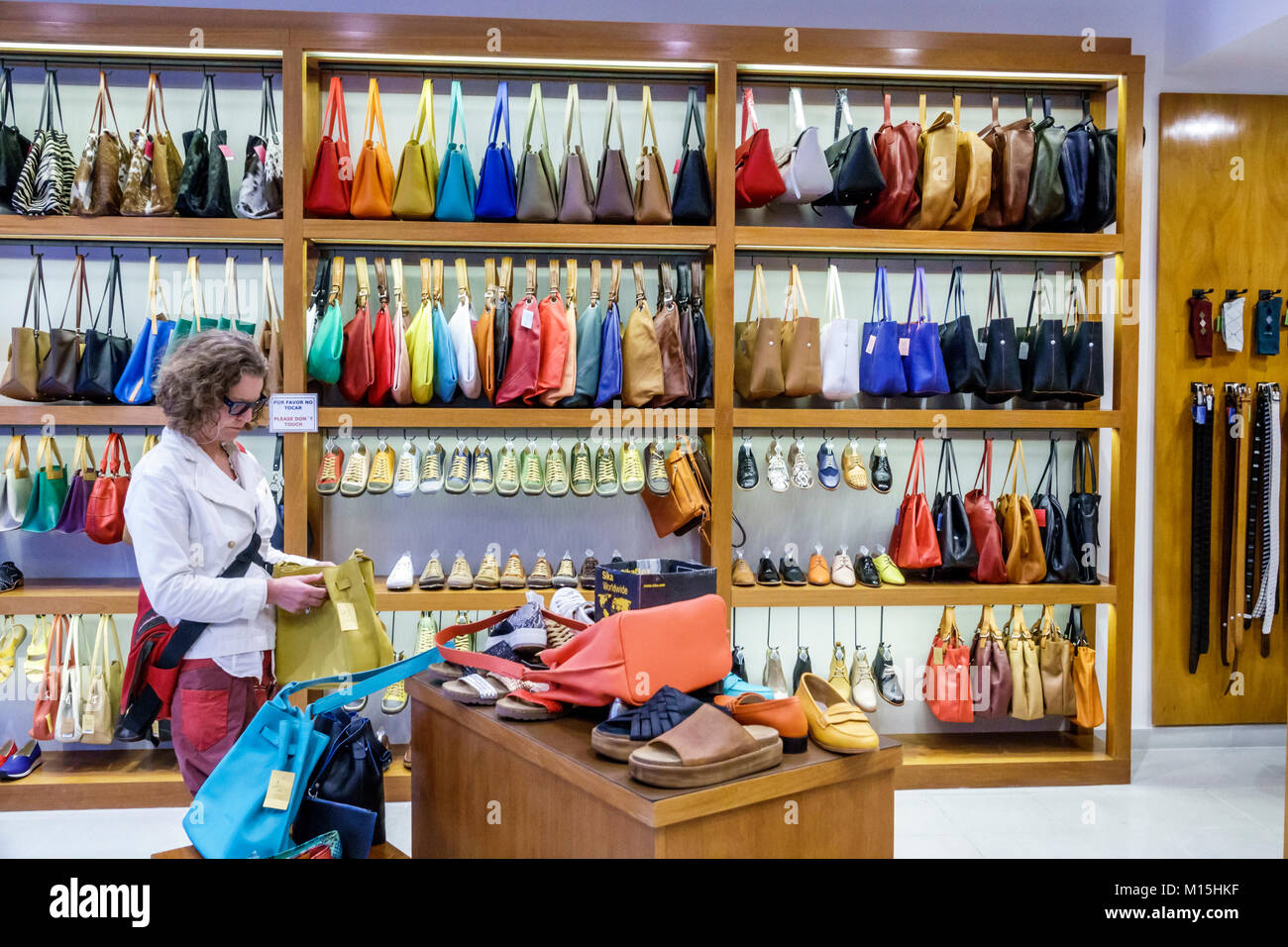 Buenos Aires Argentina,San Telmo,shopping shopper shoppers magasins marché achats vente, magasin de détail magasins entreprises commerciales, Tacones le Banque D'Images