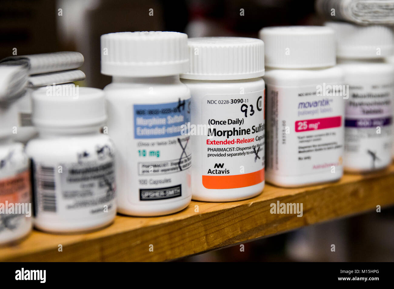 Morphine Sulfate bouteilles pharmaceutiques comme vu dans une pharmacie. Banque D'Images