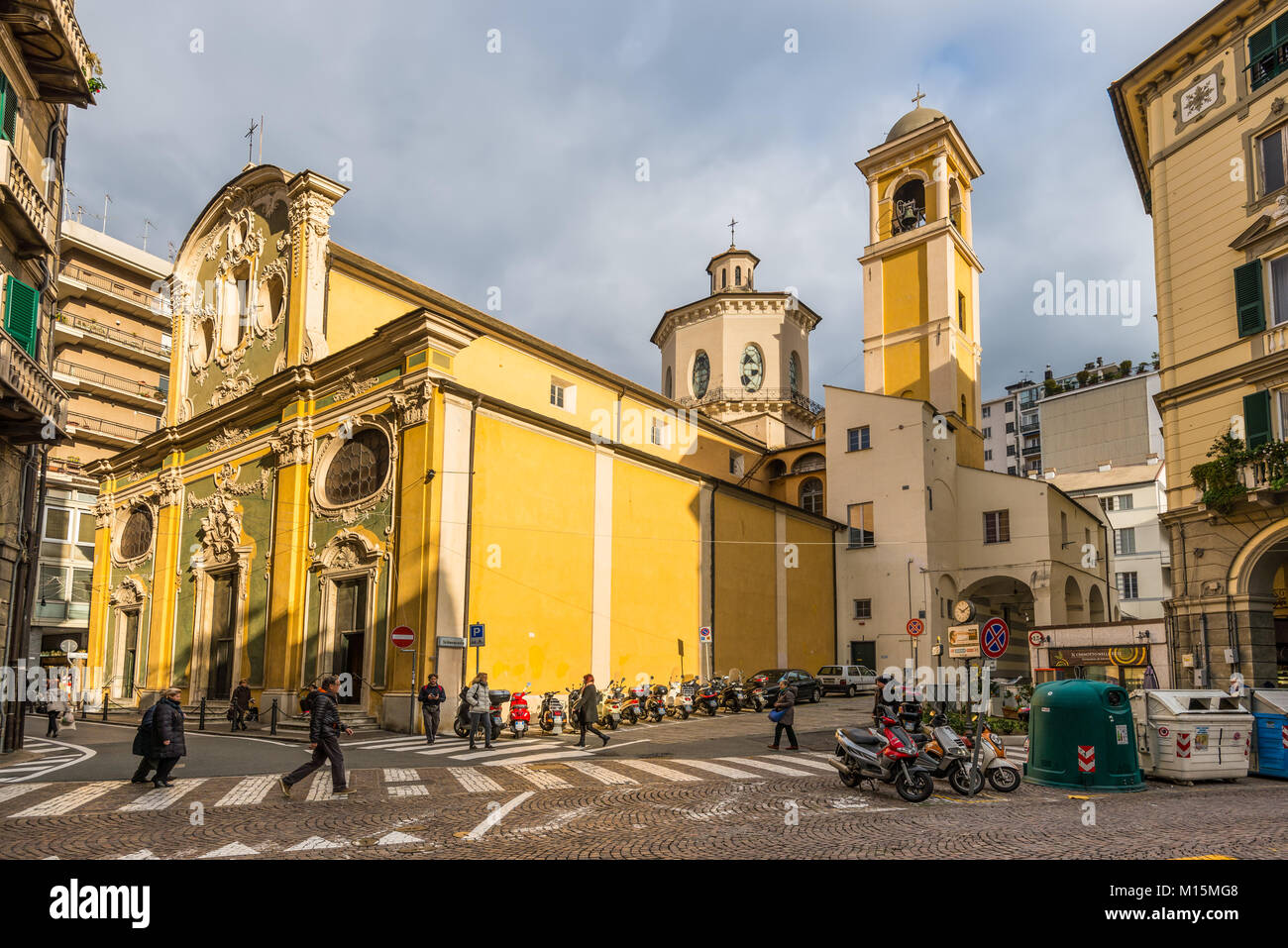 Savona, Italie - 2 décembre 2016 : vue sur l'église de Saint Jean Baptiste (San Giovanni Battista) à San Domenico se dresse sur le bord de l'histo Banque D'Images