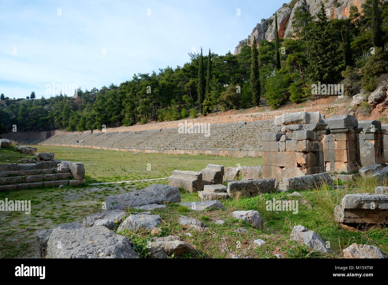 Le stade de Delphes se situe sur le point le plus haut du site archéologique de Delphes. Delphes était un important sanctuaire religieux sacré de la Grèce antique Banque D'Images