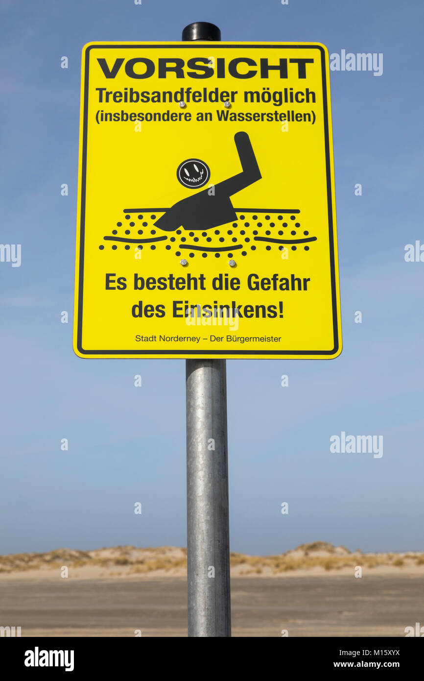 La Frise orientale Mer du Nord, l'île de Norderney signe sur le sentier à travers le paysage de dunes, mer des Wadden Parc National, les sables mouvants, Banque D'Images