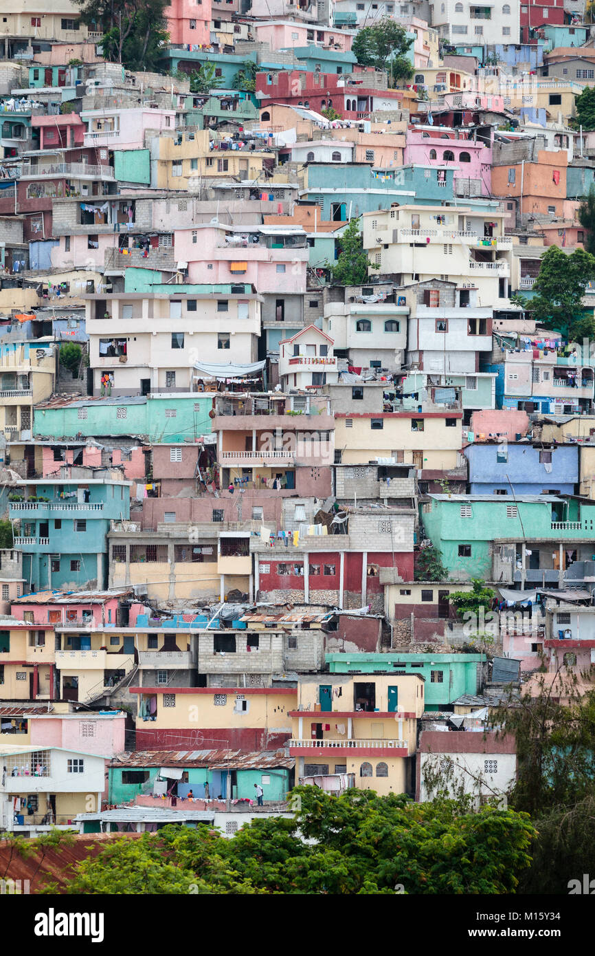 Maisons colorées,Jalousie,taudis,Pétionville Port-au-Prince, Ouest, Haïti Banque D'Images