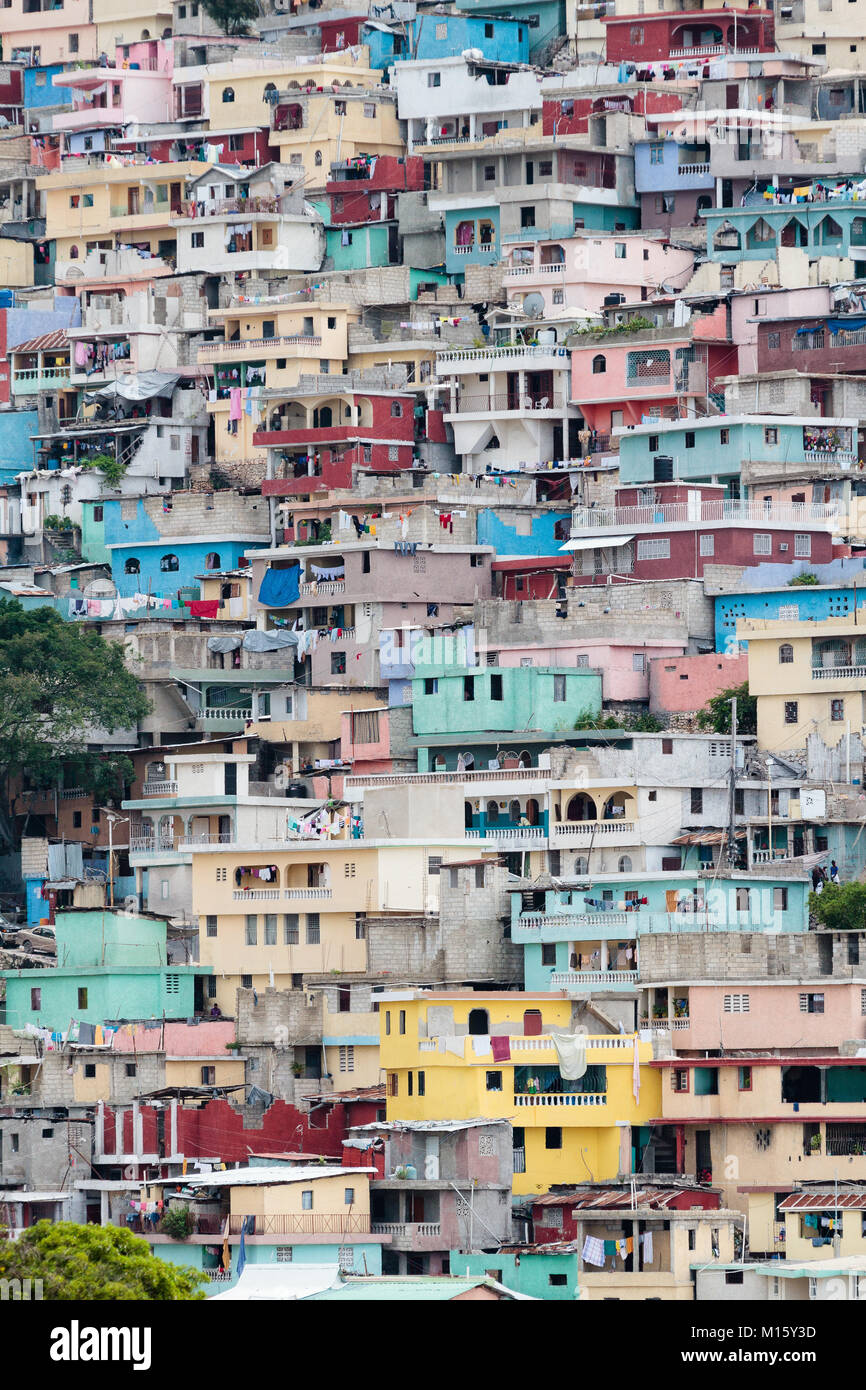 Maisons colorées,Jalousie,taudis,Pétionville Port-au-Prince, Ouest, Haïti Banque D'Images