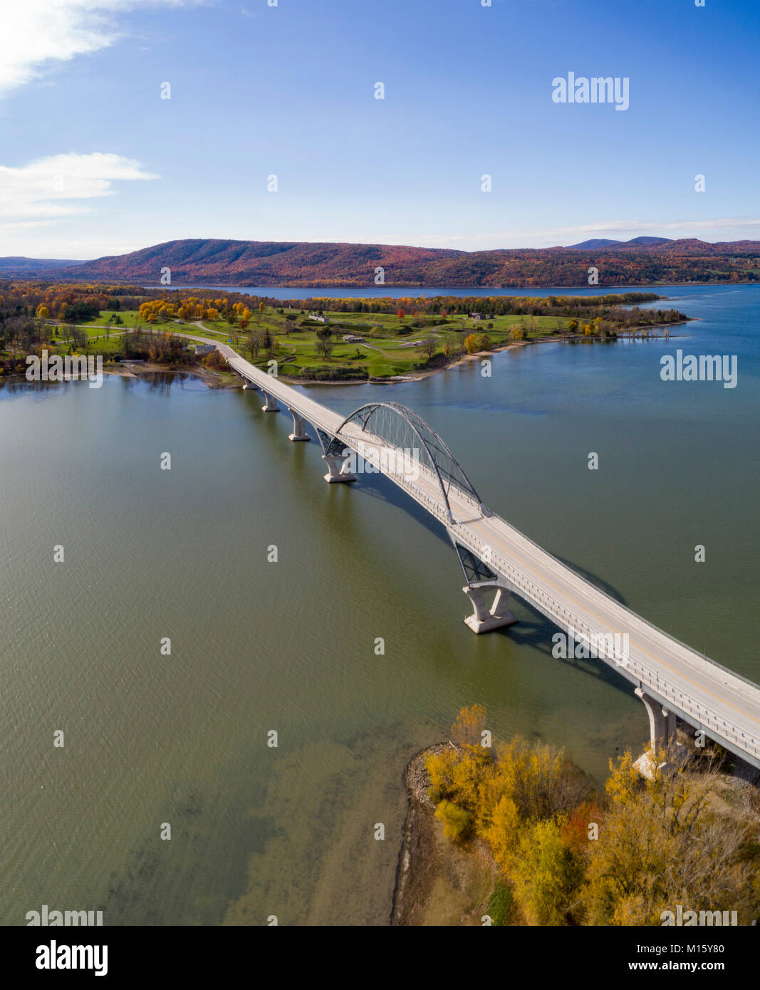 Le lac Champlain Bridge,cheminée,Point,California,USA Addison Banque D'Images