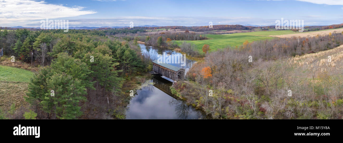 Pont en bois,East Shoreham couverts railroad bridge,New York,USA Shoreham Banque D'Images