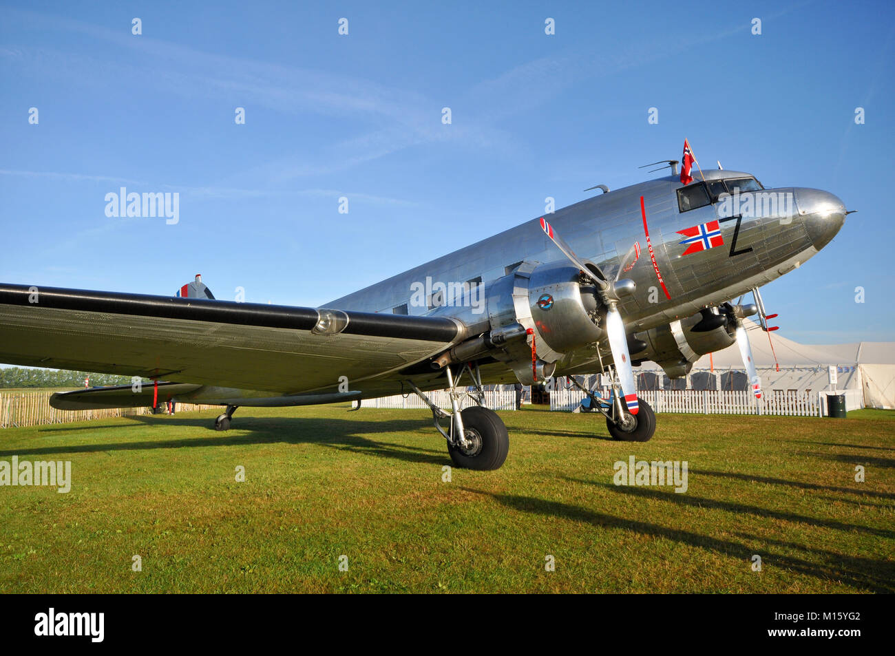 Norwegian Douglas C-53D Skytrooper LN-WND Dakota de la Norvège dans l'esprit Freddie Mars du Goodwood Revival 2016 Aviation Banque D'Images