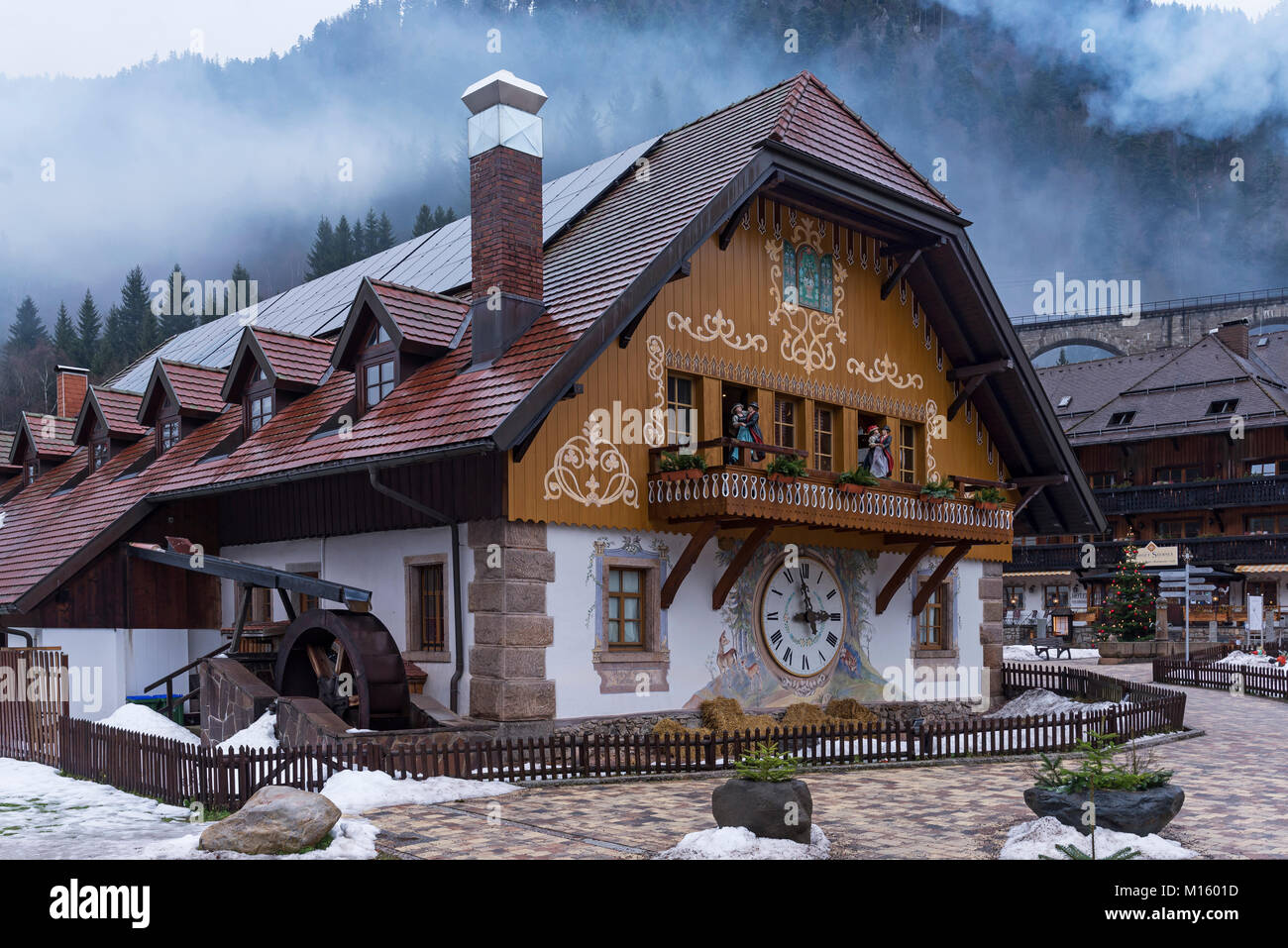 Vieille Forêt Noire chambre avec ventilateur peinture et grand mur réveil,Breitnau dans la Forêt-Noire, Bade-Wurtemberg, Allemagne Banque D'Images