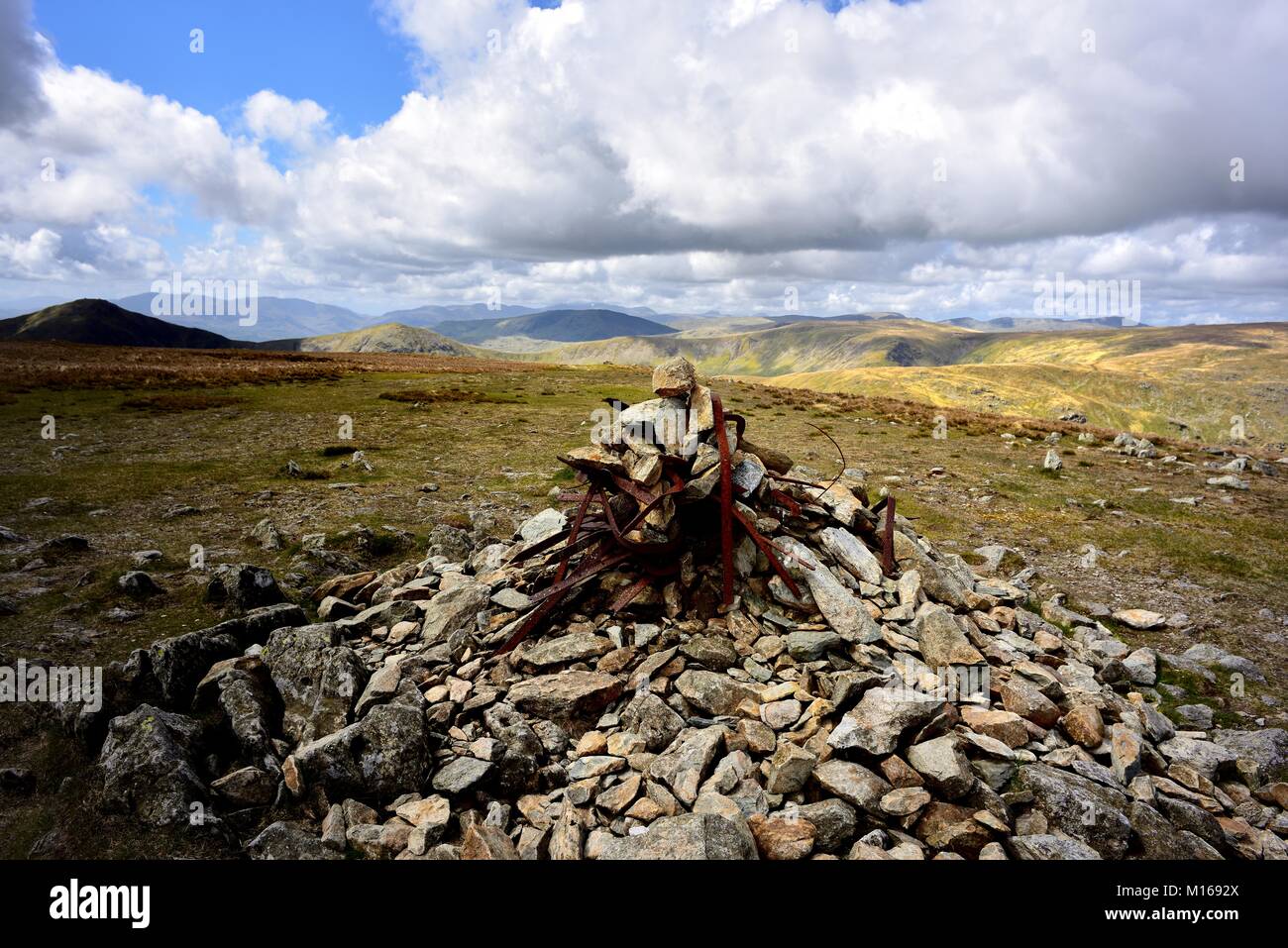 Rusty metal formant le cairn sur Harter a diminué Banque D'Images