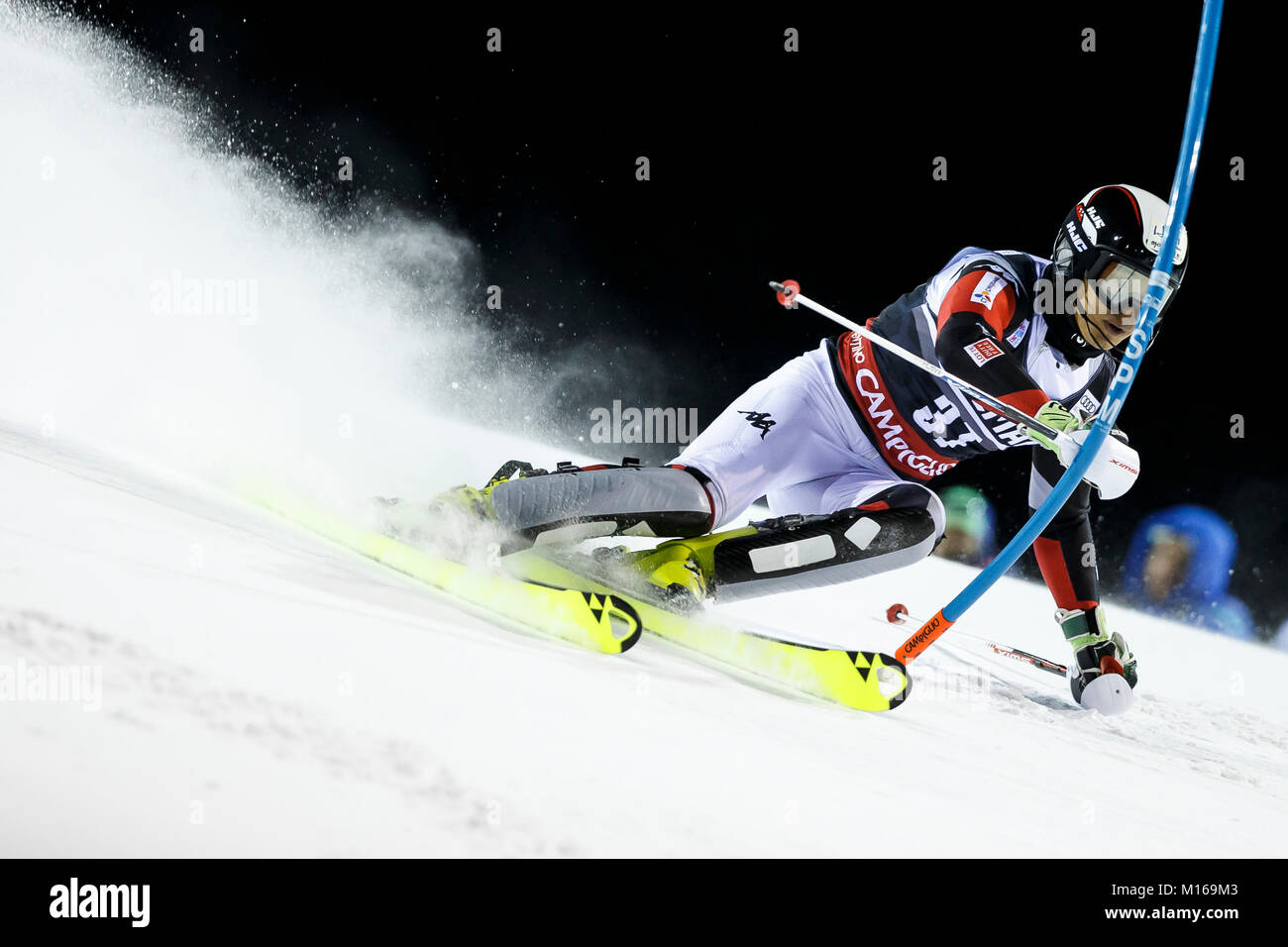 Madonna di Campiglio, Italie 22 décembre 2017. Donghyun JUNG (Kor) qui se font concurrence sur les AUDI FIS Coupe du Monde de Ski alpin Slalom sur les 3tre Canalone Banque D'Images
