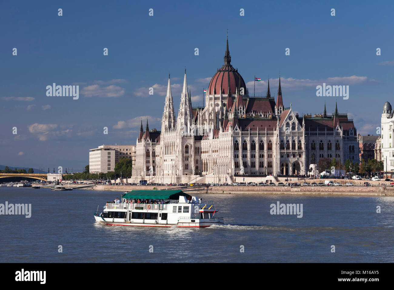 Vue sur le Danube pour le Parlement, Pest, Budapest, Hongrie Banque D'Images