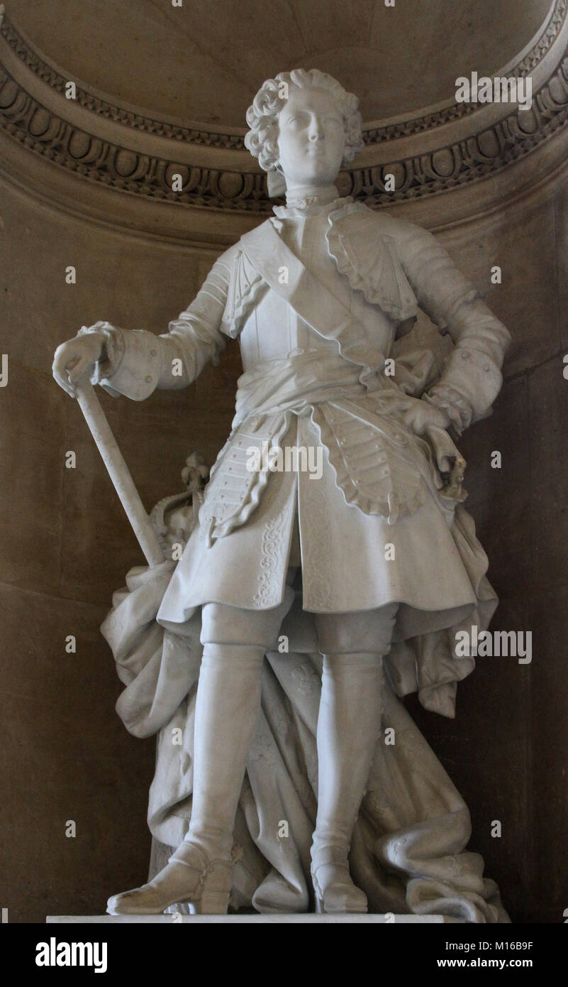 En sculpture statue de Louis XV, "Louis le bien-aimé' dans le Gallery-Galerie en pierre de Pierre, Versailles, Ile-De-France, France. Banque D'Images