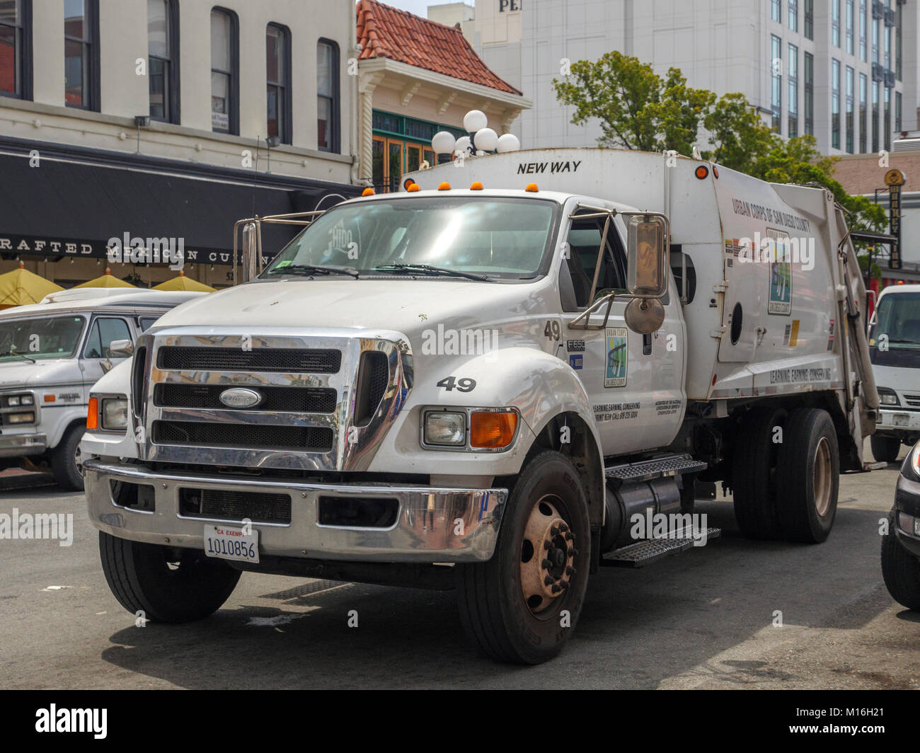 Un Corps urbain de San Diego County fournit des camions à ordures Formation Emploi pour les jeunes et une seconde chance d'obtenir un diplôme d'études secondaires Banque D'Images