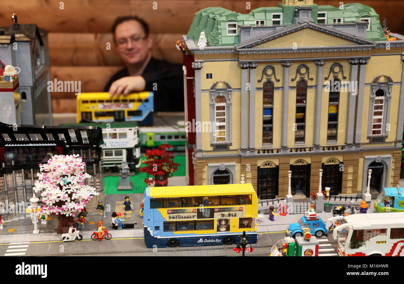 Un modèle Davenport Hotel par David Fennell, Brickxfest à un événement pour les amateurs de Lego à Tayto Park, Co Meath. Banque D'Images